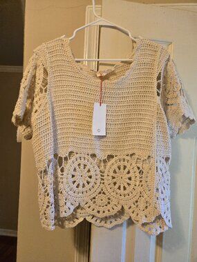 Solitaire L off white crocheted top , NWT